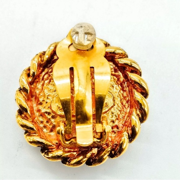 Chanel rare Vintage Clip On Earrings with COA - Picture 4 of 10